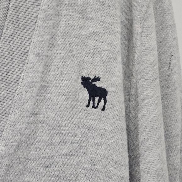 Abercrombie & Fitch Icon Boyfriend Cardigan in a Gray Cotton Blend Knit Large - Picture 4 of 6